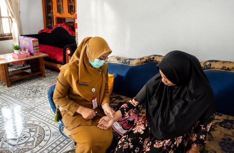 Kunjungan Rumah Bidan Desa Perkuat Pendampingan Kesehatan Ibu Nifas dan Bayi di Wonorejo