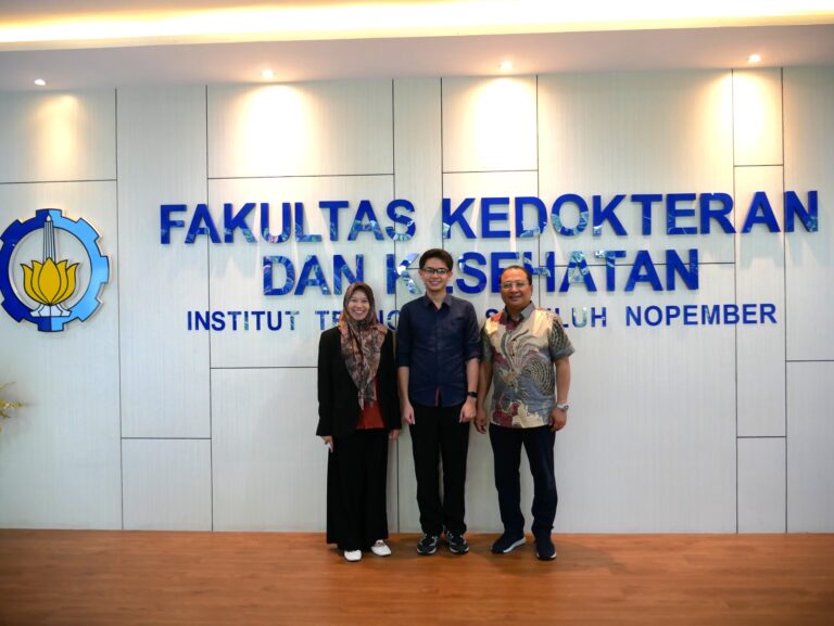 Cetak Sejarah, Mahasiswa Non-Dokter ITS Juarai Kompetisi Urologi Nasional