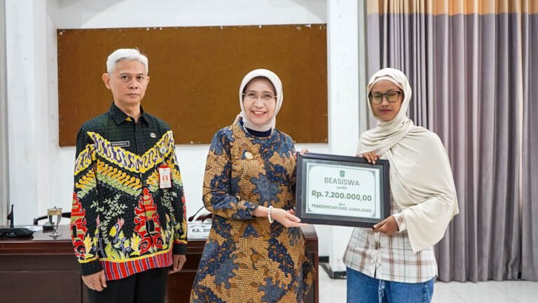 Pemkab Lumajang Salurkan Beasiswa Tahap Akhir bagi 114 Mahasiswa Kurang Mampu