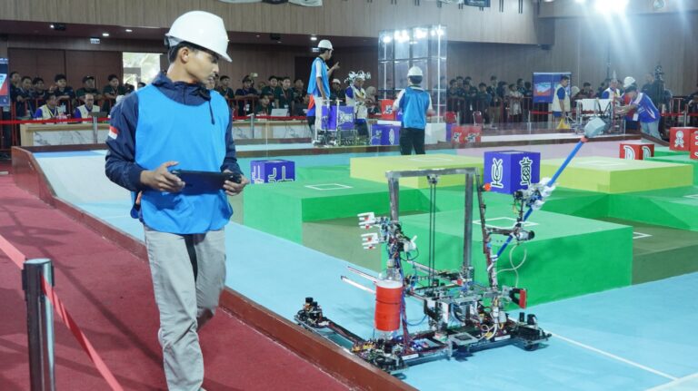 Pertahankan Juara KRAI, Tim Robot ITS Wakili Indonesia ke Hong Kong