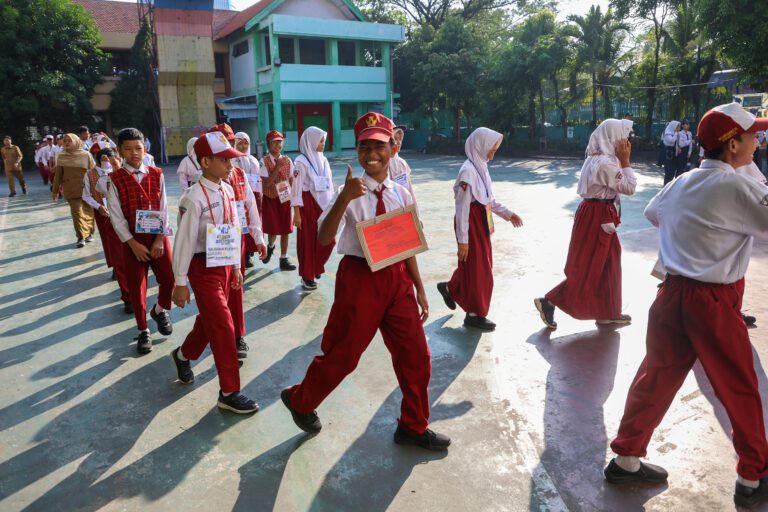 Lewat Simulasi Harta Karun dan Senam Ceria, MPLS di Surabaya Dibuat Seru dan Menyenangkan