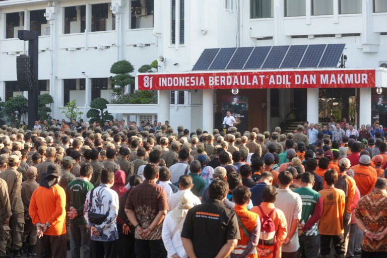 Wali Kota Eri Kumpulkan Seluruh Jajaran Pemkot Surabaya, Minta Percepat Tuntaskan Aduan Warga