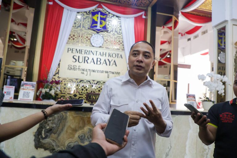 Wali Kota Eri Benahi Sistem Antrean dan Layanan Farmasi di RSUD Soewandhie Surabaya
