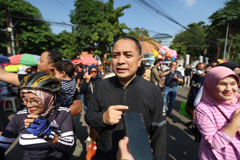 Telusuri Dugaan Pungli PKL, Wali Kota Eri Cahyadi Turun Langsung ke CFD Taman Bungkul