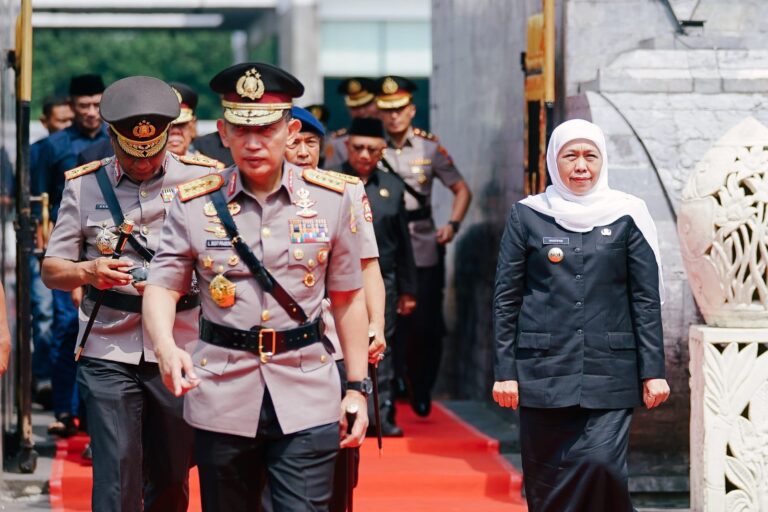 Peringatan Hari Bhayangkara Ke-80: Gubernur Khofifah Apresiasi Dedikasi Polri dalam Menjaga Kamtibmas, Mengawal Pembangunan dan Melayani Masyarakat Secara Humanis