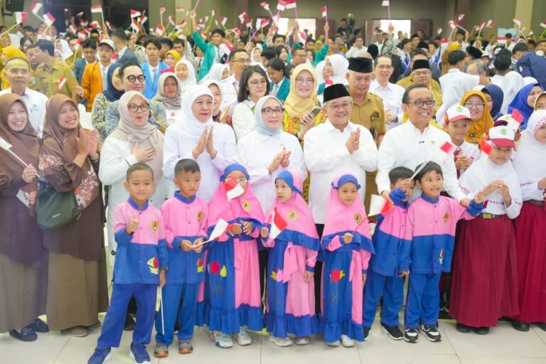Gubernur Khofifah Bersama Menko PMK, Mendikdasmen dan Menteri PPPA Luncurkan Gernas Rana MPLS Ramah 2026, Pastikan Siswa Belajar di Lingkungan Aman serta Nyaman Tanpa Kekerasan