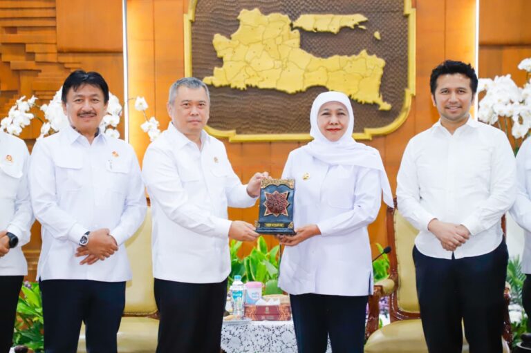 Gubernur Khofifah dan Wagub Emil Terima Menhub Dudy Purwagandhi di Grahadi, Percepat Pengembangan Transportasi Terintegrasi Di Jatim