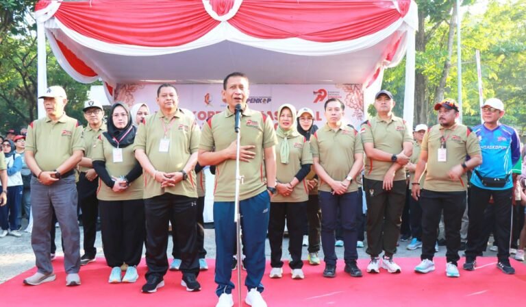 Peringati Harkopnas ke-79, Jalan Sehat Satukan Insan Koperasi dan UMKM di Bojonegoro