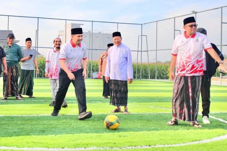 Wagub Emil Buka Fun Match Mini Soccer ASPARAGUS Se-Jawa Timur, Ajak Perkuat Kekompakan dan Ukhuwah Antargenerasi Penerus Pesantren