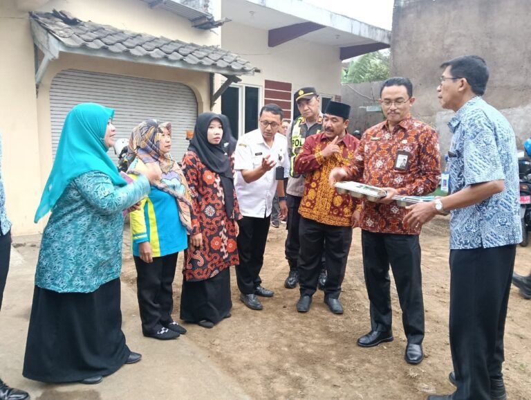 Peringati Harganas Tahun 2026, Kemendukbangga/BKKBN Jatim Perkuat Peran Ayah dan Salurkan Bantuan Bagi Keluarga Risiko Stunting di Malang