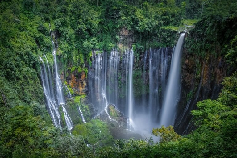 Utamakan Keselamatan, Pengelola Tumpak Sewu Sediakan Layanan Panggul Gratis bagi Wisatawan Kelelahan