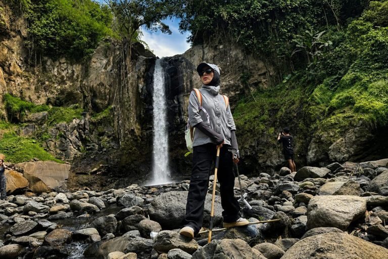 Air Terjun Sarun, Pesona Tersembunyi di Lereng Semeru yang Menawarkan Ketenangan Alam Senduro