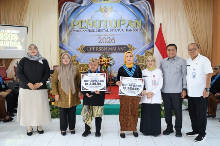 Dinsos Jatim Lepas 24 Lulusan UPT RSBN Malang, Bekali Keterampilan dan Bantuan Usaha Produktif