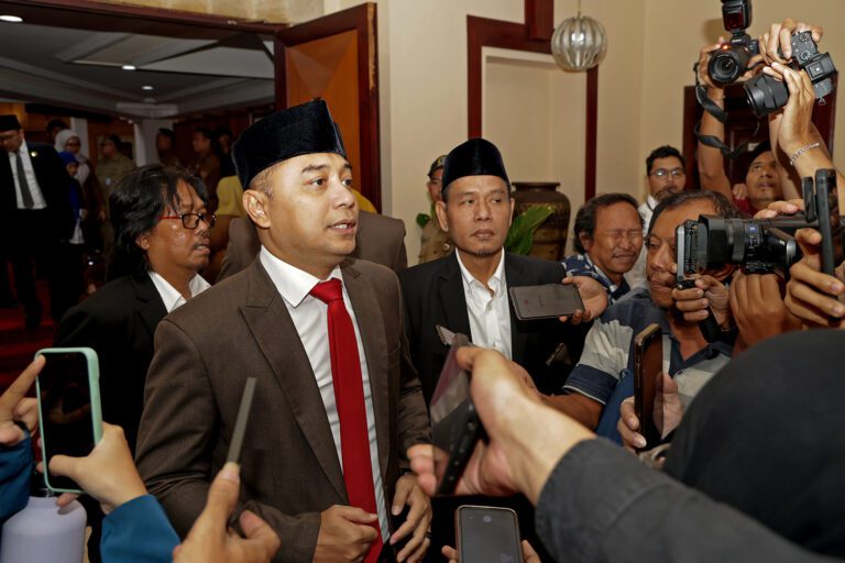 Wali Kota Eri Tekankan Pentingnya Transparansi Pengelolaan Sumbangan HUT ke-81 RI di RT/RW