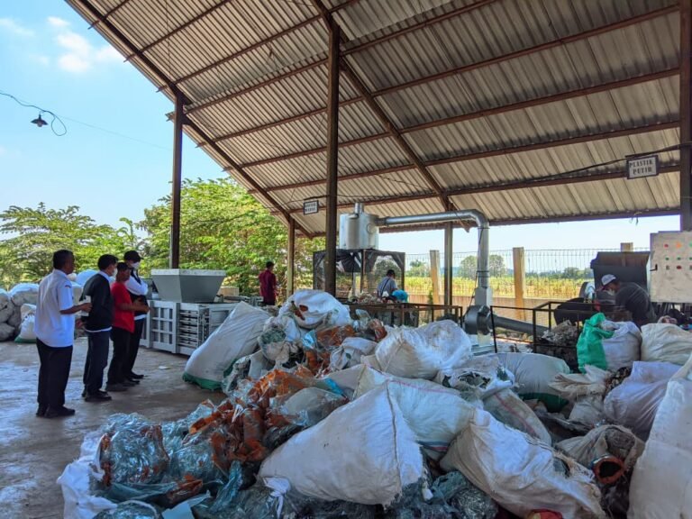 Kunjungi TPST, Pak Yes Pastikan Pengelolaan Sampah Optimal