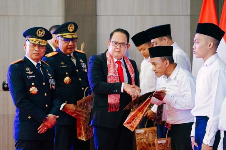 Sekdaprov Jatim Adhy Hadiri Penyerahan Remisi HUT RI ke-81 di Lapas Porong: Remisi Harus Jadi Titik Balik Warga Binaan Kembali Produktif