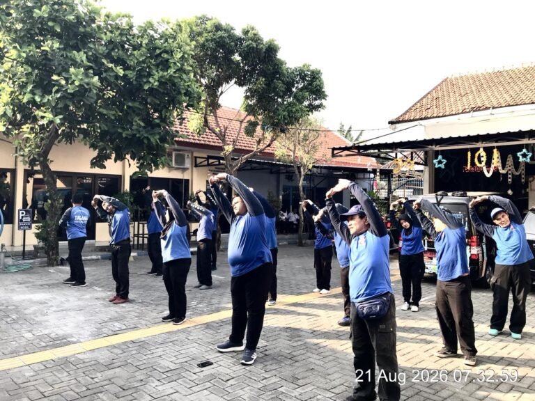Cuaca Terik Tak Halangi Tagana Madiun Jaga Kebugaran Lewat Olahraga