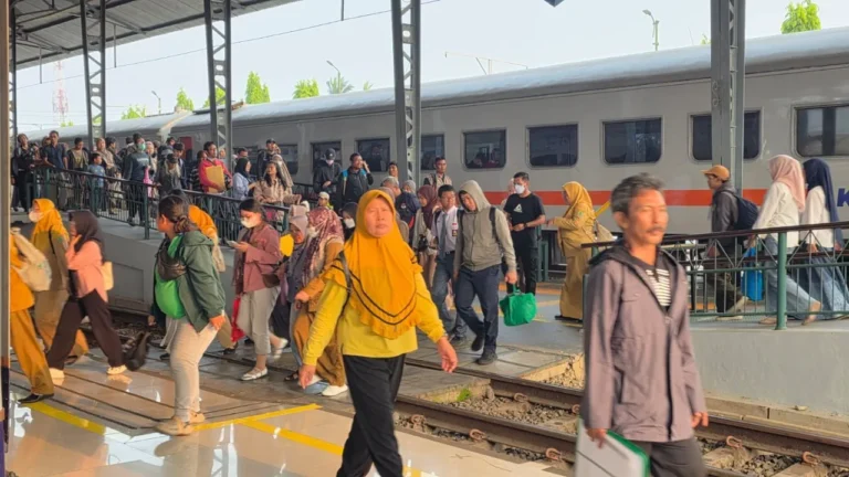 HUT ke-81 RI, Pengguna Commuter Line Area 8 Surabaya Naik 17,37 Persen