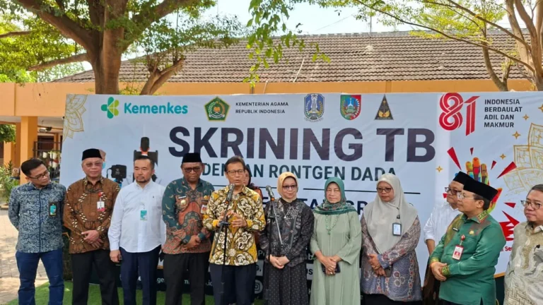 Menkes Tinjau Skrining TB Jemput Bola di Ponpes Tebuireng Jombang