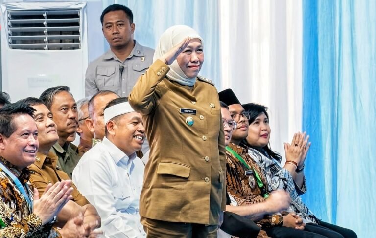 Presiden Prabowo Resmikan Akad Massal KPR Sejahtera di Batang Jateng, Gubernur Khofifah Tegaskan Dukung Penuh Program FLPP dan KPP bagi Masyarakat Berpenghasilan Rendah di Jatim