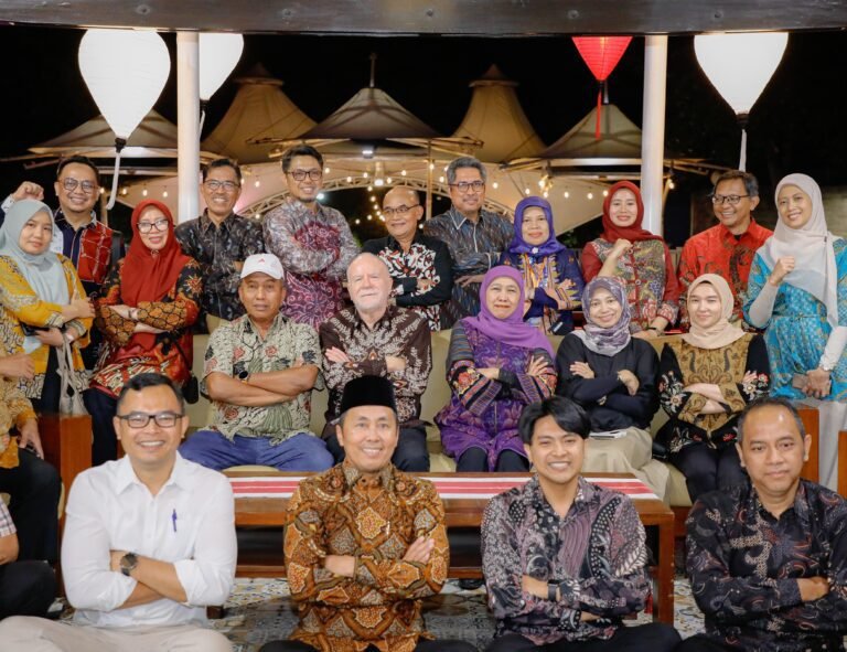 Ramah Tamah Dengan Rektor dan Dekan Vokasi Pada  Olimpiade Vokasi Indonesia (OLIVIA ) XI 2026 di Grahadi, Gubernur Khofifah Tegaskan Jawa Timur Siap Jadi Pusat Pengembangan Vokasi Nasional