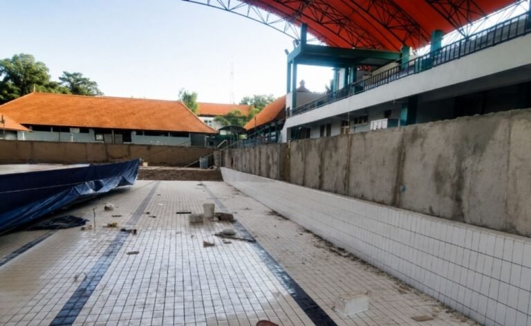 Pelatih Renang Jatim Soroti Lambannya Renovasi Kolam Kertajaya, Persiapan PON 2028 Dinilai Terganggu