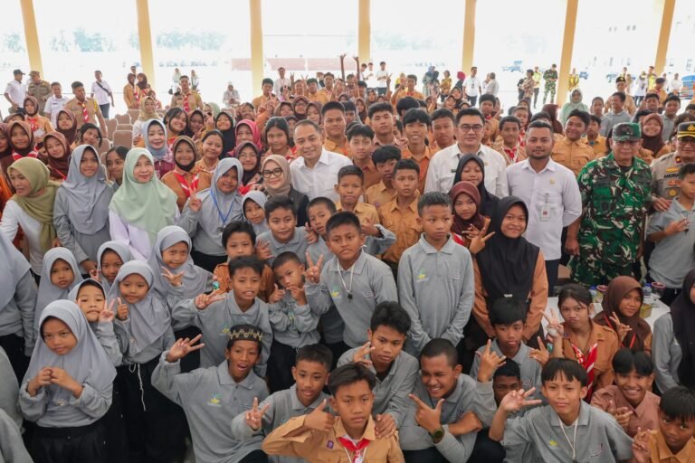 Hadiri MPLS SRT 2 Surabaya, Wali Kota Eri Cahyadi Dorong Ratusan Pelajar Jadi Pemimpin Berkarakter
