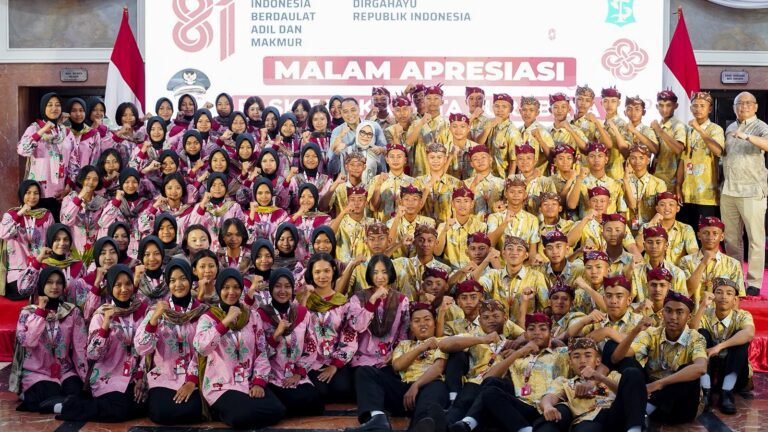Wali Kota Eri Siapkan Ratusan Paskibraka Surabaya Jadi Duta Kampung Pancasila pada 2027