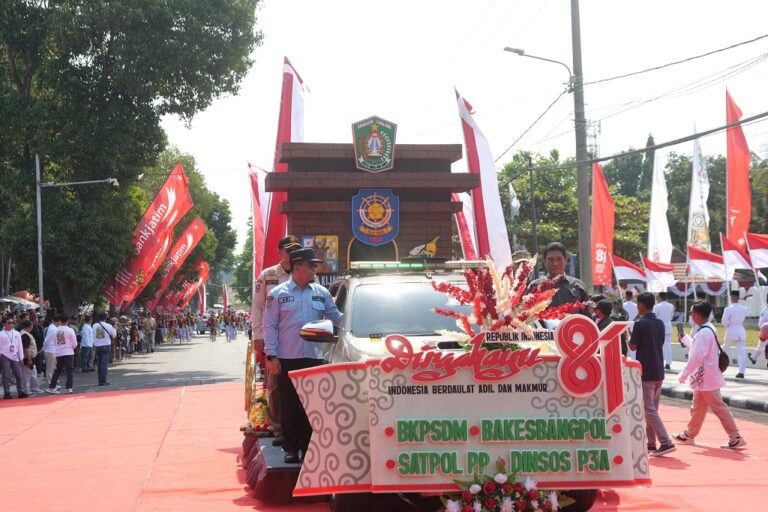 Traktor Disulap Jadi Kendaraan Hias, Hasil Bumi Lumajang Dibagikan di Carnival 2026