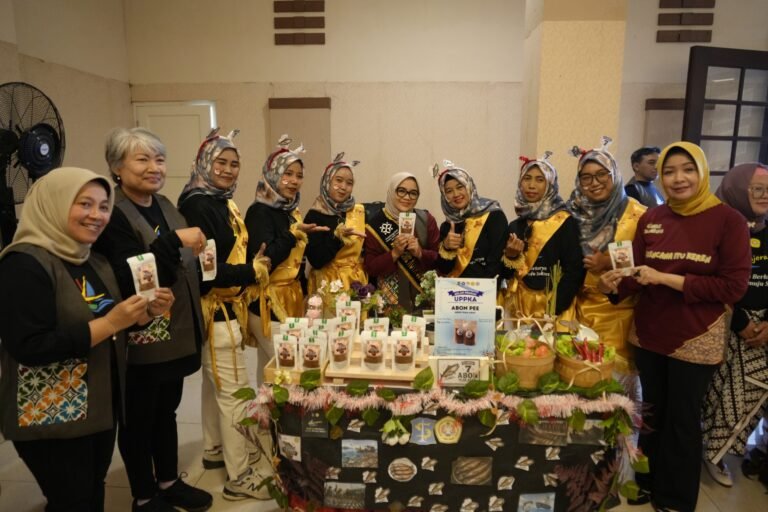 UPPKA Kenjeran Unjuk Produk, Wali Kota Eri Cahyadi Apresiasi 10 Tahun Pendampingan UPN Veteran Jatim