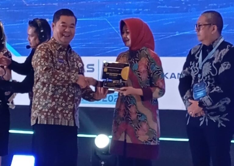 Sukses Integrasikan NIK dan IKD, Surabaya Sabet Penghargaan Perlinsos Dukcapil Prima Award 2026