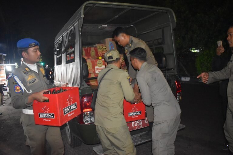 Warkop Diduga Jual Miras Dilaporkan Warga, Satpol PP Surabaya Sita 29 Botol