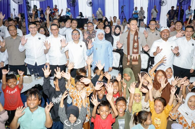 Gubernur Khofifah Mendampingi  Menko Infra AHY Resmikan Program Pengentasan Kawasan Permukiman Kumuh  Terpadu di Gresik, Wujudkan  Kualitas Hidup Masyarakat Melalui Lingkungan ASRI
