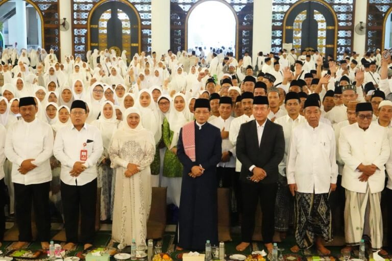 Menuju IGIC 2026, Menag Tegaskan Masjid Pilar Perdamaian dan Peradaban Dunia pada Tabligh Akbar di Surabaya