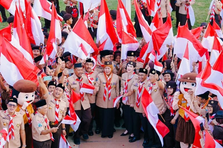 Gubernur Khofifah Lepas 1.537 Kontingen Pramuka Jatim ke Jambore Nasional XII: Pesankan Pererat Persaudaraan, Perkuat Persatuan dan Semangat Nasionalisme