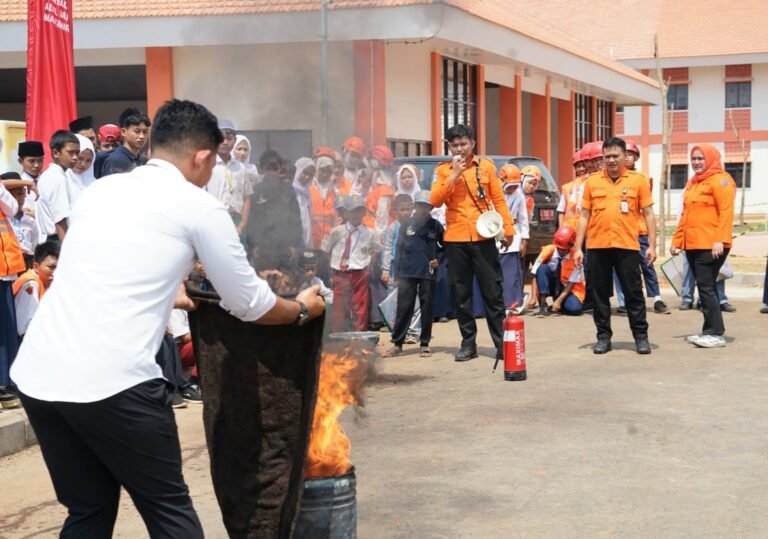 Diawali di Kota Pasuruan dan Gresik, Kolaborasi BPBD Jatim Kenalkan Edukasi Bencana di Sekolah Rakyat Se-Jatim