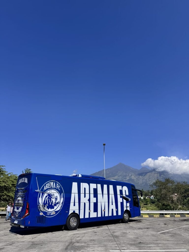 Arema FC Dapat Hadiah 2 Bus dari IB di Momen HUT ke-39