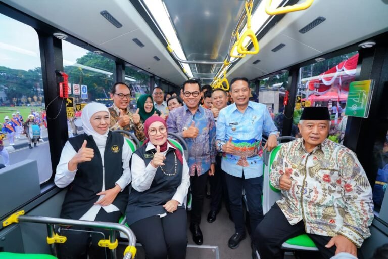 Kado Kemerdekaan untuk Warga Jatim, Gubernur Khofifah Diskon Tarif Trans Jatim Jadi Rp 81 melalui QRIS TAP dan potongan 81% melalui QRIS untuk Semua Rute Selama Sepekan