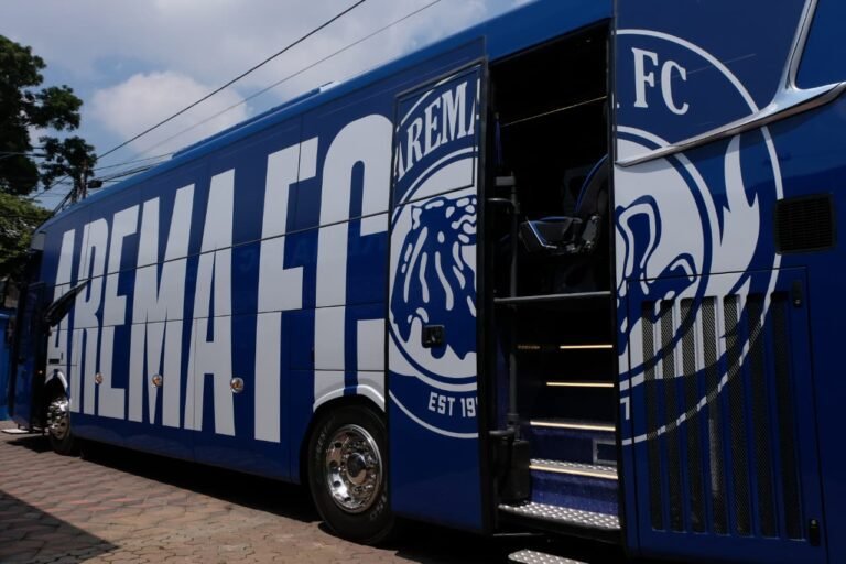 Rayakan HUT ke-39, Arema FC Perkenalkan Bus Anyar Berpelat Nomor Hoki N 7887 IB