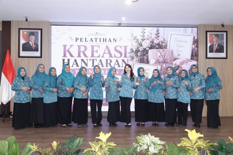 Ketua TP PKK Jatim Arumi Optimis Pelatihan Pembuatan Produk Hantaran Mendorong Usaha Kecil dan Menengah