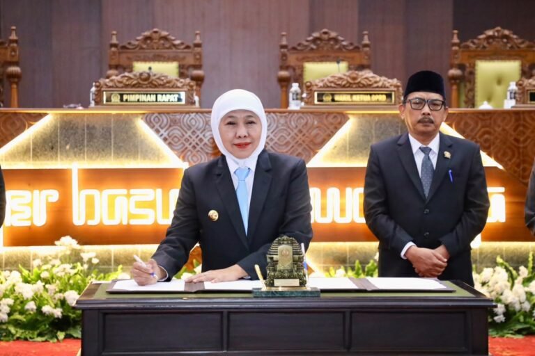 Gubernur Khofifah Menyampaikan Nota Keuangan Raperda P-APBD 2026 kepada DPRD, Tingkatkan Target Pendapatan Menjadi 26,4 Trilliun
