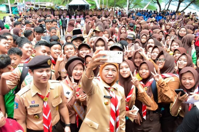 Peringatan Hari Pramuka Ke-65, Gubernur Khofifah Ajak Pramuka Jatim Jadi Penggerak Swasembada Pangan