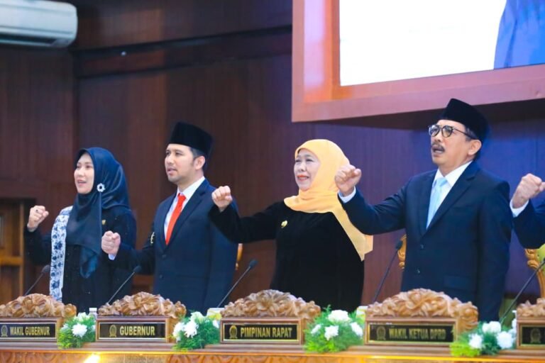 Gubernur Khofifah Pastikan Jatim Laksanakan Empat Pedoman Kepemimpinan Sesuai Pidato Kenegaraan Presiden Prabowo, Fokus Tingkatkan Kesejahteraan Masyarakat