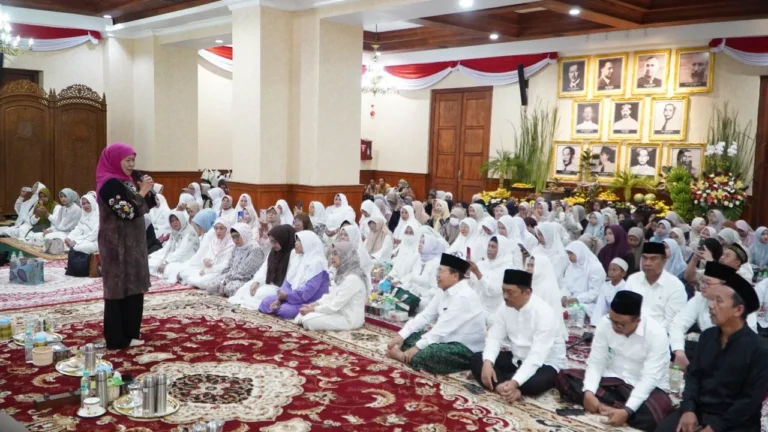 Sukses HUT ke-81 RI, Gubernur Khofifah Ajak Jajaran Pemprov Jatim Perkuat Ikhtiar Profesional dan Spiritual