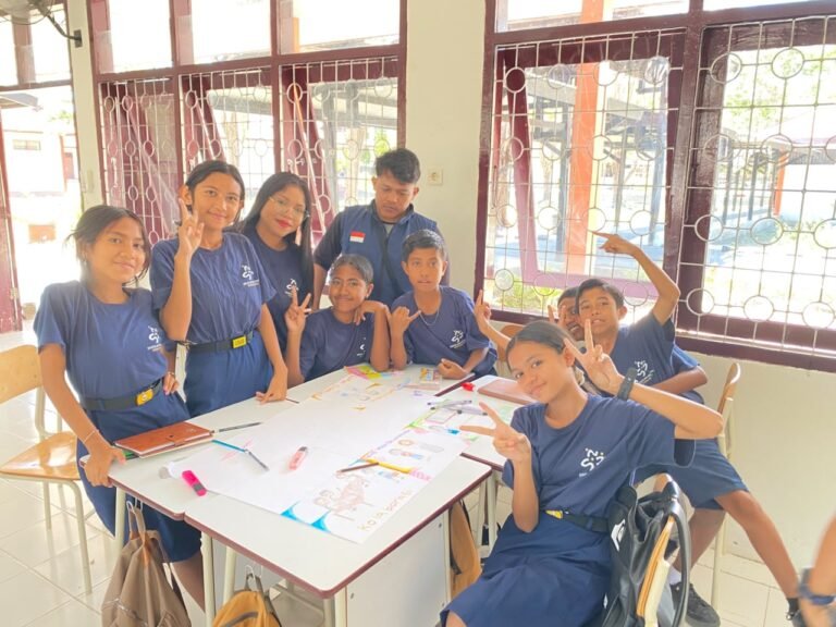 Program Sekolah Nasional Terintegrasi: Unesa Tingkatkan Mutu Pembelajaran di Kupang dan Tidore