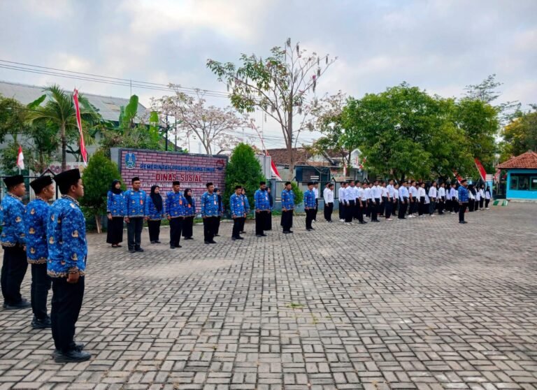 UPT PSBR Bojonegoro Gelar Upacara HUT ke-81 RI Bersama Penerima Manfaat