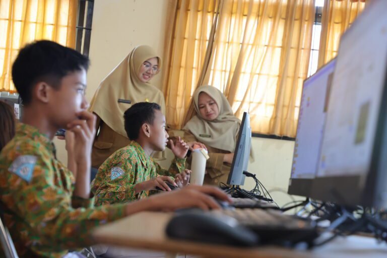 Kreatif, Siswa SDN Tenggilis Mejoyo I Ciptakan Aplikasi Penerjemah Bahasa Isyarat Berbasis AI