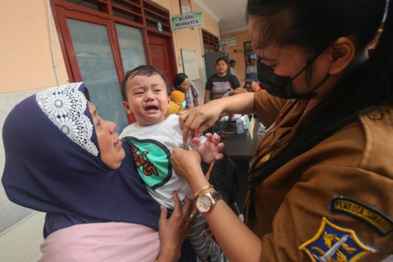 Dari CKG ke RS Smart , Menuju Surabaya Sehat Sepanjang Hayat : Membangun Ekosistem Kesehatan Warga Berbasis RW