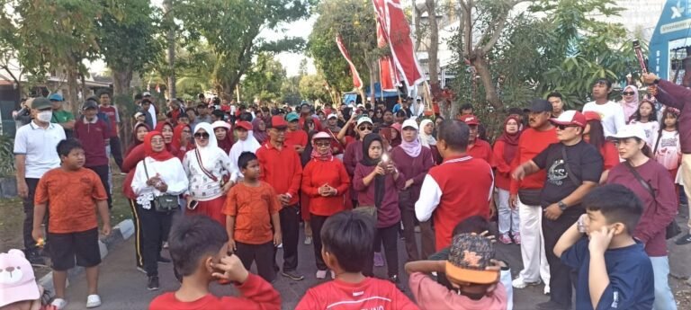 Semarak HUT ke-81 RI, Warga RW 6 Kelurahan Kandangan Meriahkan Jalan Sehat dan Bazar