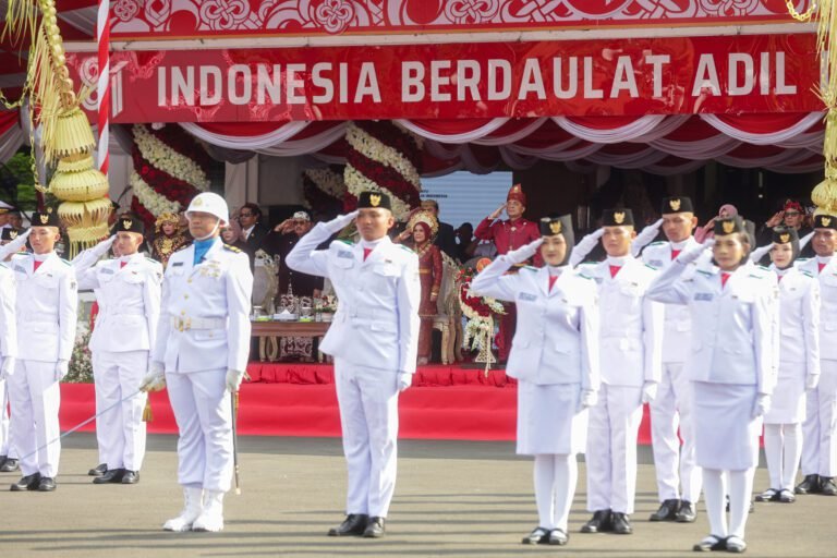 Upacara HUT ke-81 RI di Surabaya, Wali Kota Eri Cahyadi Gelorakan Peran Pemuda Dalam Kemerdekaan